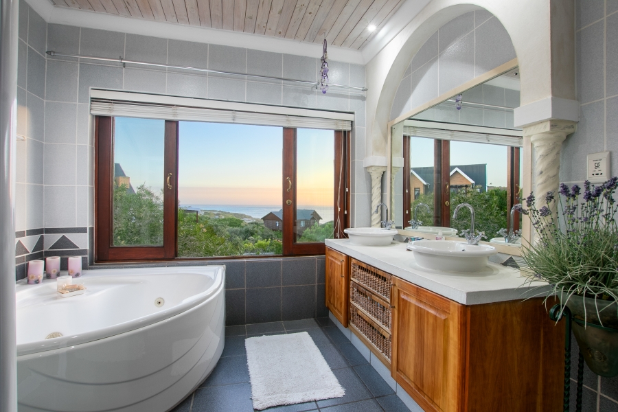 4 Bedroom Property for Sale in Cola Beach Western Cape